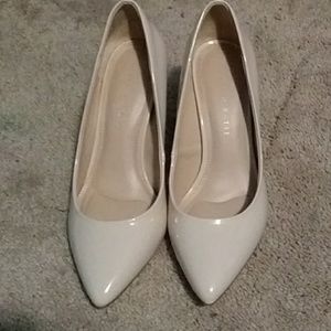 Kellly & Katie cream colour heels
